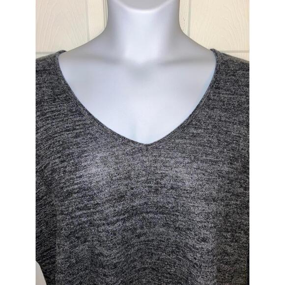 Torrid Super Soft Plush 3/4 Sleeve V Neck Top Sz 1 - Picture 2 of 5